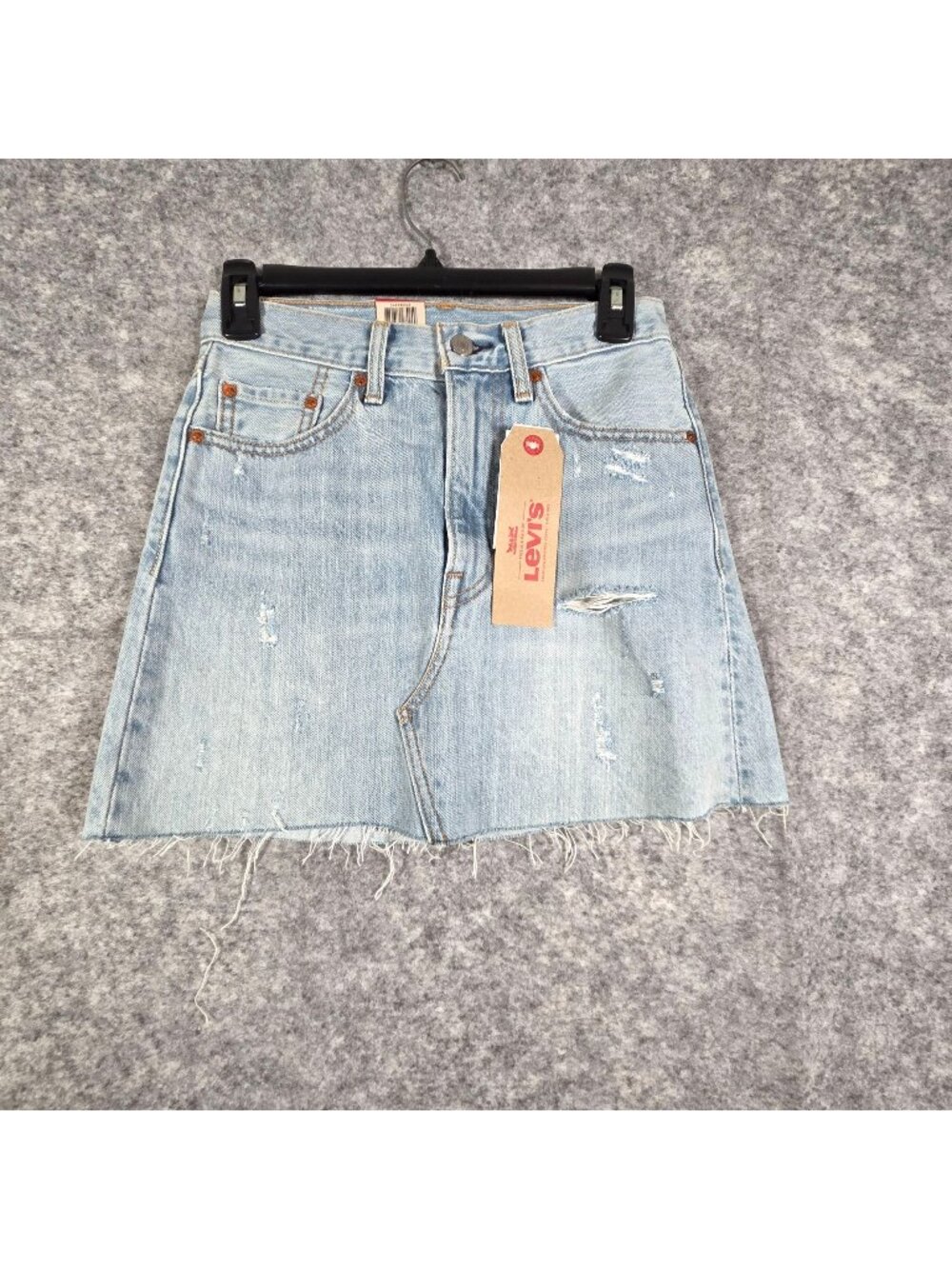 Levi’s NWT Women’s Light Wash Distressed Denim Mini Skirt Raw Hem Size 24